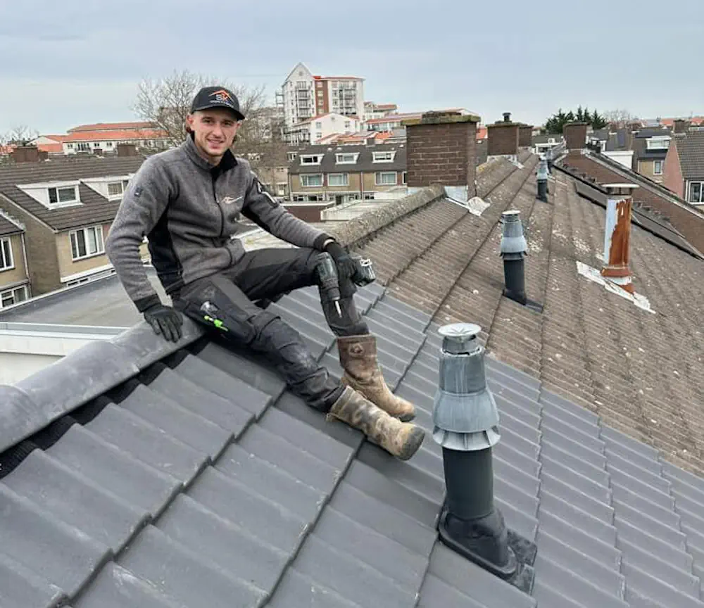 inspectie op het dak zitten